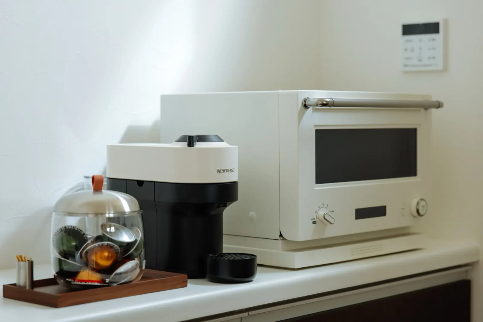 ネスプレッソのコーヒーマシンとオーブンレンジ